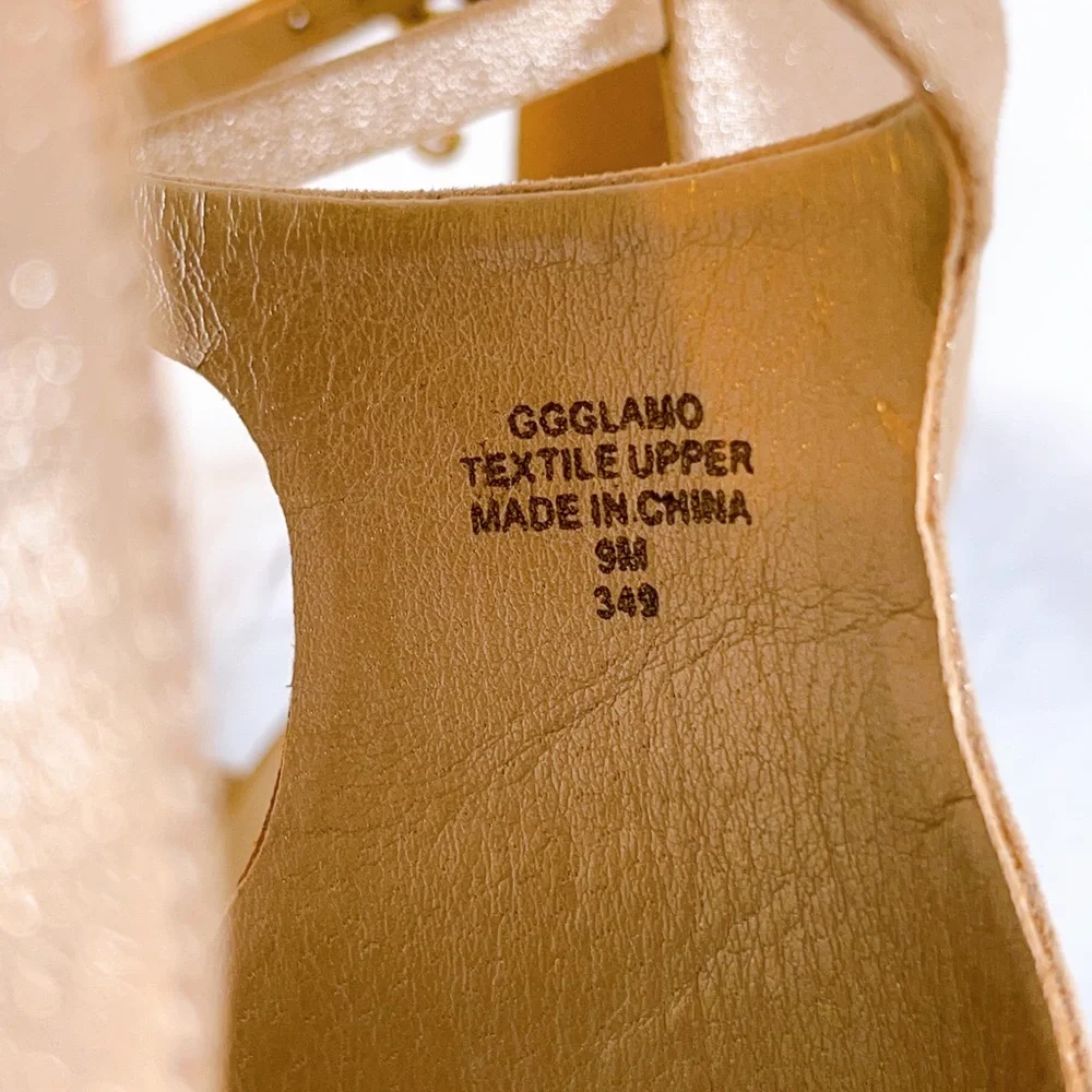 9M G By Guess Glamo peep toe heel. Gold fabric. Platform heels. used o… - Picture 6 of 11